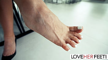 Sensual solo girl Ella Reese teases with beautiful feet and shaves them for footjob