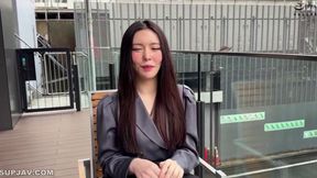 Sultry Reiko Teases in Steamy Solo Scene