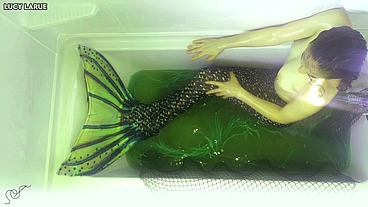 Behind the scenes miniclip from filming "Swamp Mermaid Tank!"