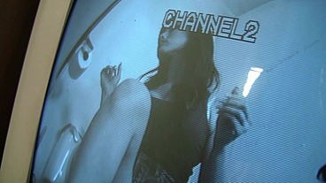 Jennifer White Sucks Chris Strokes Through Glory Hole