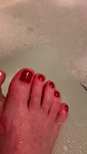 Short clip my feet and toes thanks for watching xxx
