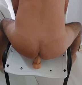 Ladysilva safada sentando no dildo com vontade deixando sua bunda aberta