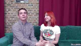 Pimpal Bill, aldatma temalı üçlü ilişki sırasında kızıl saçlı eşi Emma Korti ve Emma K'ye ateşli anal kremalı boşalma yaşatıyor.