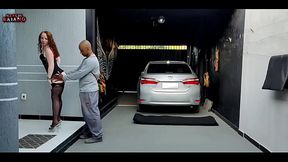 Esposa cadela surpreende o marido colocando uma roupa sensual ele fode a bunda dela at&eacute_ ela n&atilde_o aguentar mais me indo para parar_A melhor surpresa quando voc&ecirc_ chega em casa do trabalho