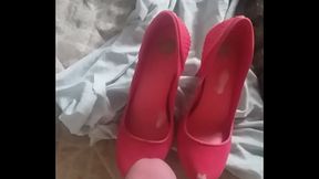 Mandei gozar no meu salto rosa