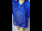 Arelyb con una camisa transparente