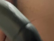 Pull out the electric enemagra that is inserted in the anus all day and warmed up