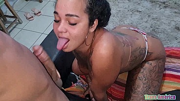 Morena tatuada cheia de tesão depois de fumar deu o cuzinho no pelo pro magrinho dotado que gozou quatro vezes na me foda