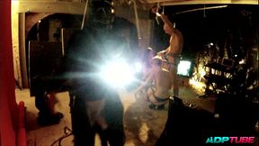 2 pollas, 2 co&ntilde_os y un arn&eacute_s en un calabozo