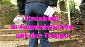 Kicking cigarette packets with rubber boots - Zigarettenschachteln ertreten mit Gummistiefel