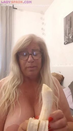 Fina Putting a Banana in Her Cunt. She Tastes It and Masturbates, so Horny!