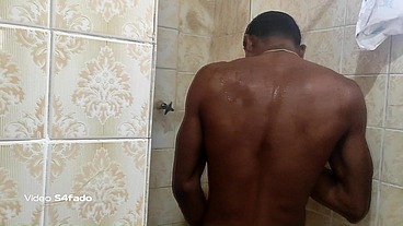 Garotos safados batendo punheta e gozando