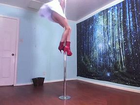 Dancing Dorothy will make your cock pulsating