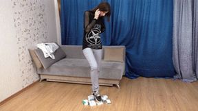 Empty boxes are smashed by slender girl, fc081h 720p