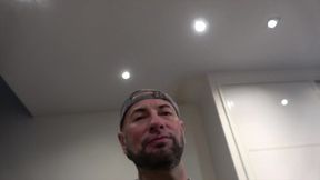 jeuen soumis baise par deux beaux heteros