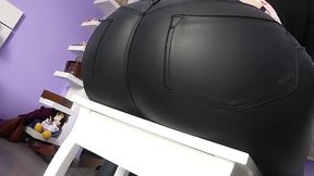 Nini Divine'_s huge ass is very tight in these leggings!