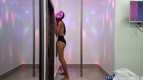 MORENA SUPER CALIENTE AUN SIGUE APRENDIENDO COMO BAILAR SEXY EN EL TUBO. SI DESEAS VERME FOLLAR MIRAME EN LOS VIDEOS PREMIUM DE XVIDEOS. PORNO REAL CASERO