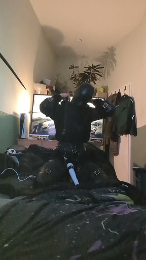 petsuit wiht hood weile vibed selfbondage