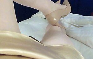 Crossdresser CD Sarah Masturbates Solo in Bed