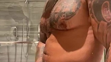 Latino ponstar show in shower and playing with feets VIKTO ROM