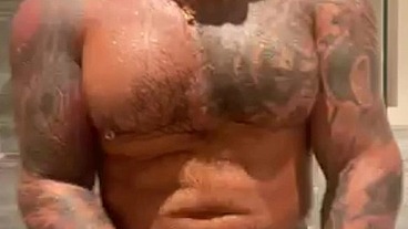 Latino ponstar show in shower and playing with feets VIKTO ROM