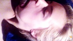 My stepdaughter makes me cum on her mouth, she knows how to make a blowjob.