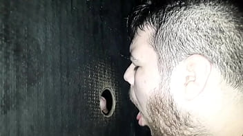 Fui no Glory Hole de SP pela Primeira vez e Levei Gozada - Parte 3/3 (COMPLETO NO SHEER E XVIDEOS RED)