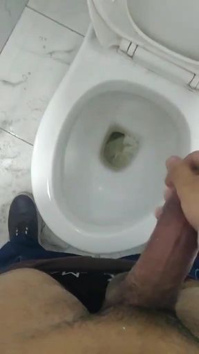 After a long time i masturbate my penis when i see my elder stepsister changing his cloths