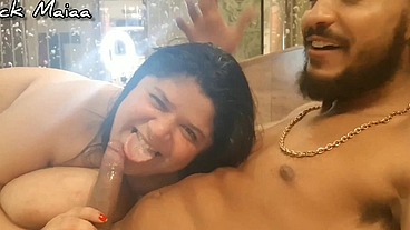 Boquete terapêutico, assistindo ao jogo de futebol bebendo whisky e fumando um para relaxar.