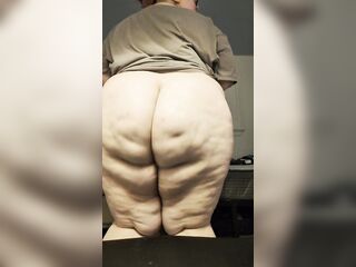 Watch my Plump Butt Jiggle