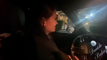 POLICIAL LOIRA RABUDA mostra seu lado VAGABUNDA e sai pelas RUAS à procura de uma PICA para FODER sua BOCETINHA ROSINHA que adora ser PREENCHIDA por um PAUZÃO GRANDE e GROSSO