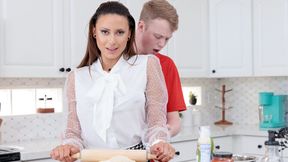 ”Turning Up The Heat - Cassie Del Isla”