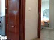 Prima si scopa la colf e poi distrugge il culo alla mogliettina - Full video
