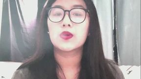 Asian girl takes on the challenge of smoking two cigarettes simultaneously every day for a month 0905 – Day 5 YANGTUI 4K