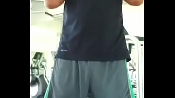 Pervy Papi likes to workout, even while on vacation, but he&#039_s still horny even doing his workouts! #bulgebuddy #bulto #Bu ...