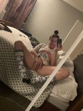 Innocent girl teases tight bush in oversized T-shirt