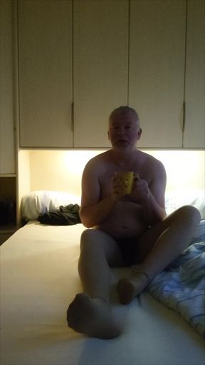 Nylonjunge Wishes You a Frosty Morning