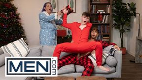 Hot - Dom King spielt Videospiele am Weihnachtsmorgen, während Jake Preston heimlich seinen Schwanz lutscht