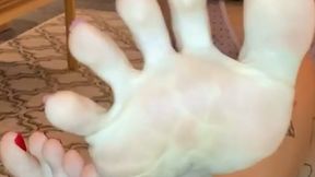 Segati con i miei piedi e le mie tettone!