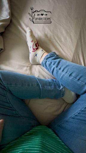 Sock removal and foot worship. 🦶🏻