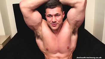 A full on muscle masturbation show