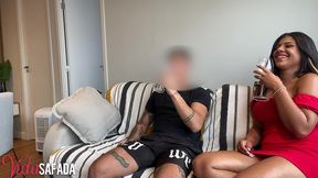 fizemos a far a tres com novinho estngeiro, desde a ultima vez ela adorou e pediu p dar p ele no pelo!
