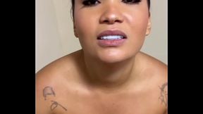 Asi&aacute_tica gostosa lava seu carro e suja sua mente