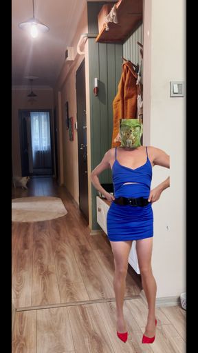 My very short stepmother's Christmas dress is very sexy.