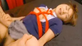 Muñeca Asiática Mihiro Amarrada y Tentada con Vibrador