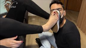Nara makes him smell, clean and gag on her stinky feet (720 EN-sub) - Foot Slave - Foot Domination - Foot Worship - Foot Humiliation