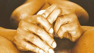 POV ASMR vuile praatjes met MILF die een smerige anale creampie krijgt