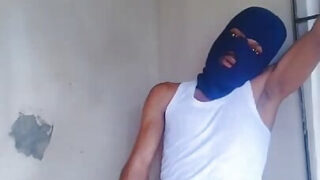 Giovane troia gay che si masturba