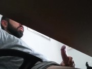 Me masturbo con mi familia en casa