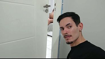 Fui vistar meu amigo e acabei fodendo sua esposa escondido